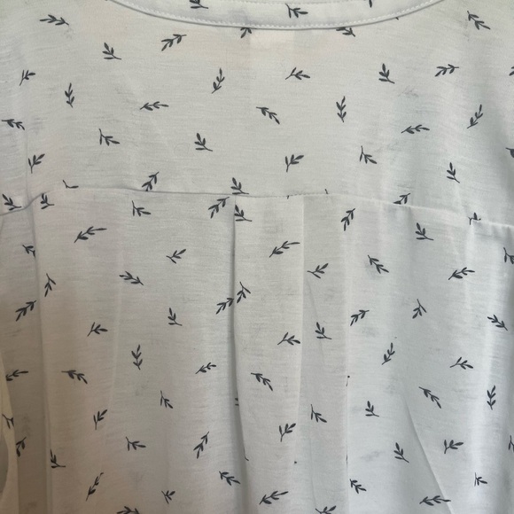 Hi, selling this breathtaking blouse for women in size M. - Picture 7 of 8